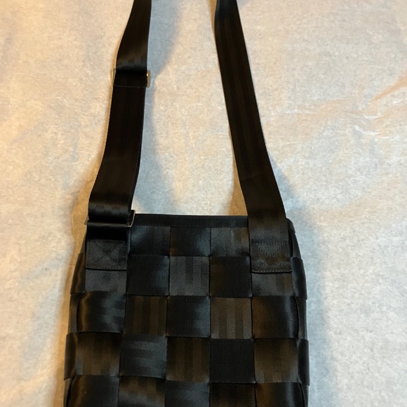 Harvey's Original Seatbelt Small Crossbody Bag - Picture 3 of 15